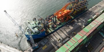 Manzanillo refuerza su operación portuaria con grúas eléctricas de Hutchison Ports TIMSA