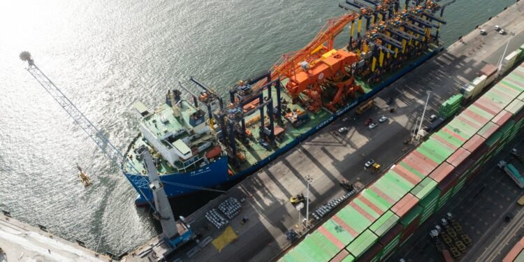 Manzanillo refuerza su operación portuaria con grúas eléctricas de Hutchison Ports TIMSA