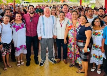 En plena definición de Morena, Rafael Marín Mollinedo recorre Playa del Carmen