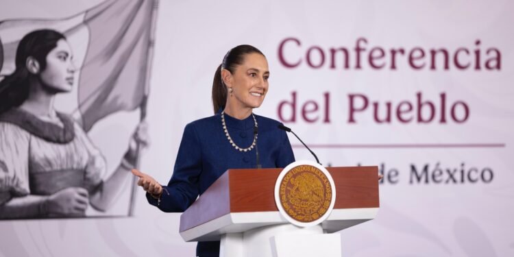 ¿Tu celular te avisará antes de un huracán? Sheinbaum anuncia alerta nacional en dos meses