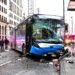 Autobús se queda sin frenos y deja estela de destrucción en Monterrey. ¡El video es de pánico!