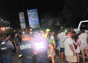 ¿Hasta cuándo CFE? Bloquean carretera en Bacalar por fallas en energía eléctrica