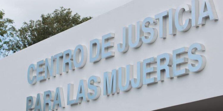 ¿Víctima de violencia y sin avances? Mujeres exigen que sus casos dejen de estar congelados