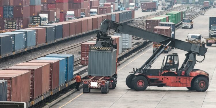 México desafía el entorno global y bate marca histórica en comercio con EU. Esta cifra alcanzó