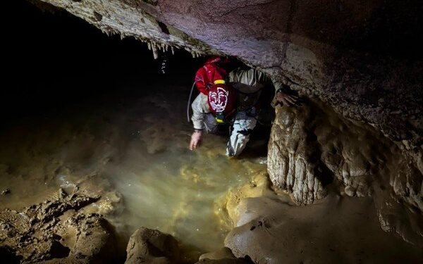 ¿El tesoro arqueológico del año? INAH revela una cueva intacta con 179 piezas prehispánicas