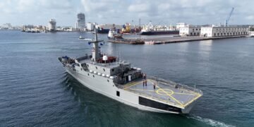 Dos buques, 100 marinos y 2 mil metros cúbicos de ayuda zarpan rumbo a Venezuela. Esto llevan