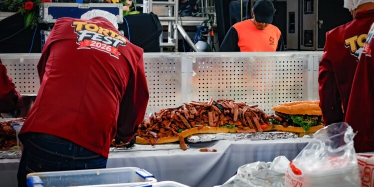 La CDMX presume la torta más grande del planeta. ¿Ya se te antojó?