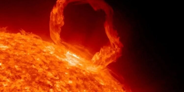 ¡Aviso! El Sol registra intensa actividad: cinco llamaradas provocan apagones de radio