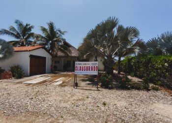 Sin permiso ambiental: clausuran hotel y cuatro villas en playas de Oaxaca