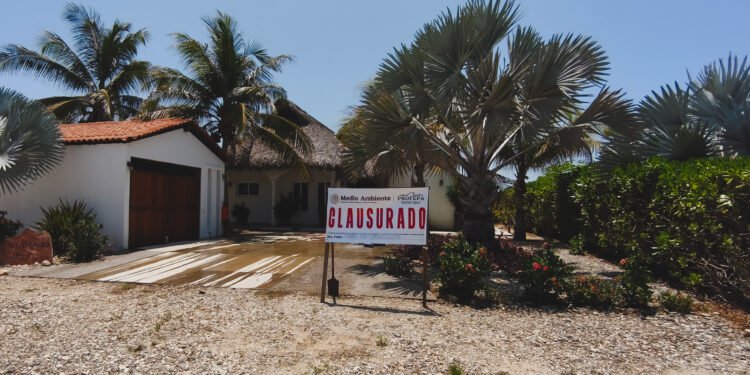 Sin permiso ambiental: clausuran hotel y cuatro villas en playas de Oaxaca