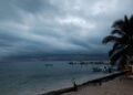 Zona de baja presión eleva su potencial ciclónico; permanece lejos de Quintana Roo