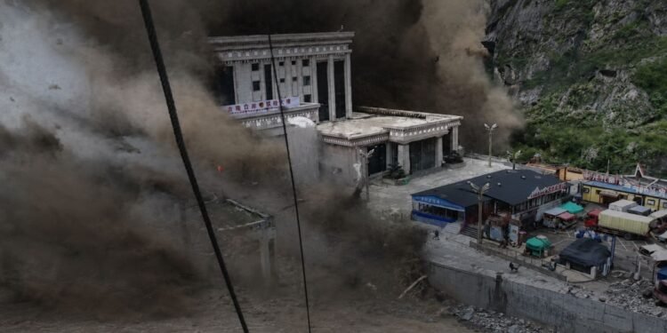 ¿Qué desató la riada en Nepal? Sismo de 4.4 y avalancha abren una inquietante hipótesis