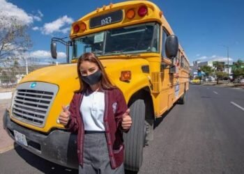 Regreso a clases con ahorro: cómo deducir el transporte escolar de tus hijos ante el SAT
