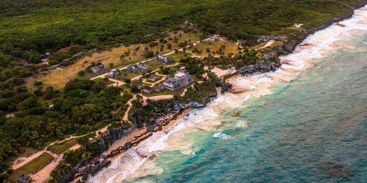 México enamora a los viajeros; Tulum encabeza ranking mundial de felicidad