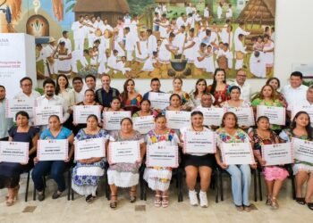 Artesanas de Quintana Roo reciben impulso de 2.4 mdp para llegar a nuevos mercados