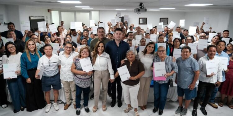 Adiós a una deuda injusta: 100 familias de Quintana Roo reciben certeza sobre sus viviendas