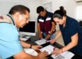 Un papel que da tranquilidad; familias de Chetumal y Xcalak aseguran su patrimonio y reciben títulos de propiedad