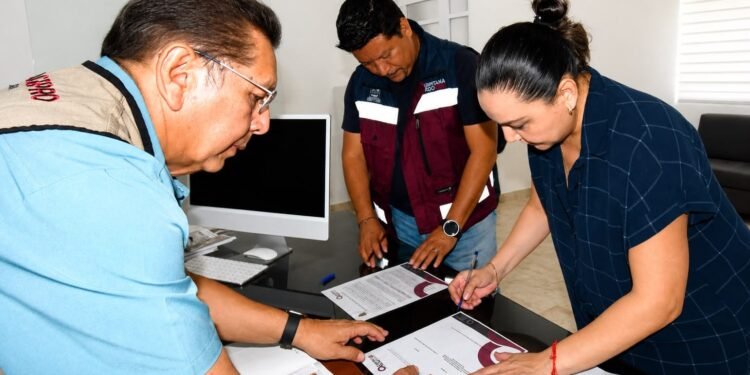 Un papel que da tranquilidad; familias de Chetumal y Xcalak aseguran su patrimonio y reciben títulos de propiedad