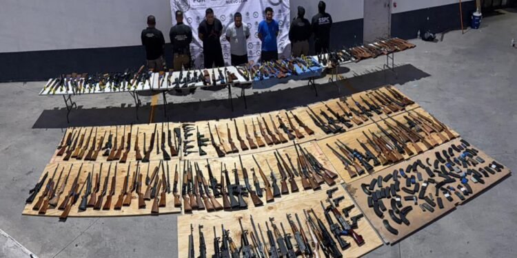 ¡210 armas escondidas! Así descubrieron el enorme arsenal que llegó de Texas