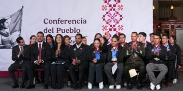 ¿Tu medalla valdrá más? Sheinbaum anuncia aumento de becas y estímulos por cada presea