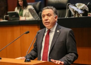 Inzunza rompe con Morena en el Senado, pero conserva el escaño y el fuero