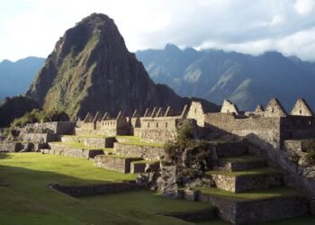Una maravilla bajo presión: exceso de turistas acelera el deterioro de Machu Picchu
