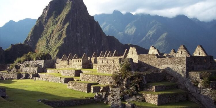 Una maravilla bajo presión: exceso de turistas acelera el deterioro de Machu Picchu