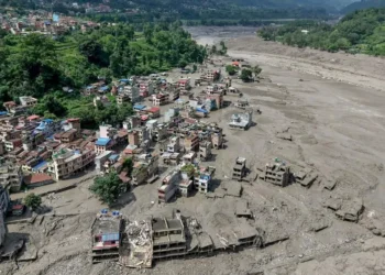 Nepal intensifica la búsqueda tras la catástrofe; suman más de 600 muertos y 3 mil desaparecidos
