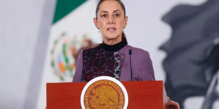 Sheinbaum propone prohibir la doble nacionalidad para gubernaturas en México