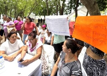 Vecinos hartos de los apagones se cuelan a “La Voz del Pueblo” y exigen solución a Mara Lezama