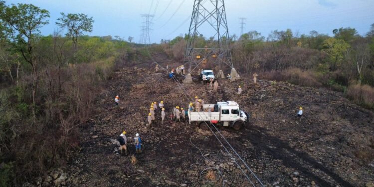 CFE denuncia daños en su infraestructura tras megaapagón en el sureste de México