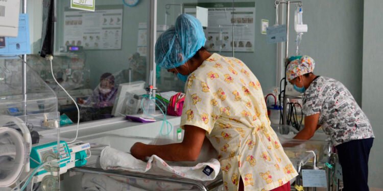 Grave confusión en hospital del IMSS: intercambian a dos bebés en Mexicali