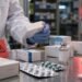 Alerta en farmacias: Cofepris retira medicamento oncológico y detecta productos falsificados