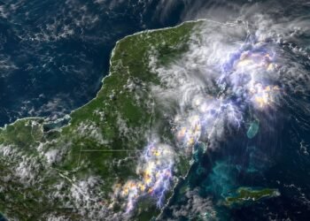 Quintana Roo se prepara para tormentas: nueva onda tropical se acerca a la Península