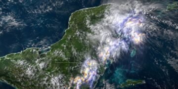 Quintana Roo se prepara para tormentas: nueva onda tropical se acerca a la Península