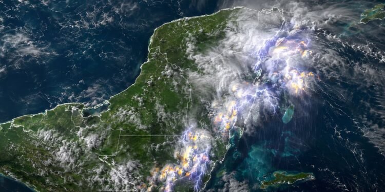 Quintana Roo se prepara para tormentas: nueva onda tropical se acerca a la Península