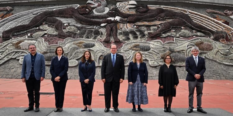 EU destina 185 mil dólares para restaurar mural de Diego Rivera en el Estadio Olímpico
