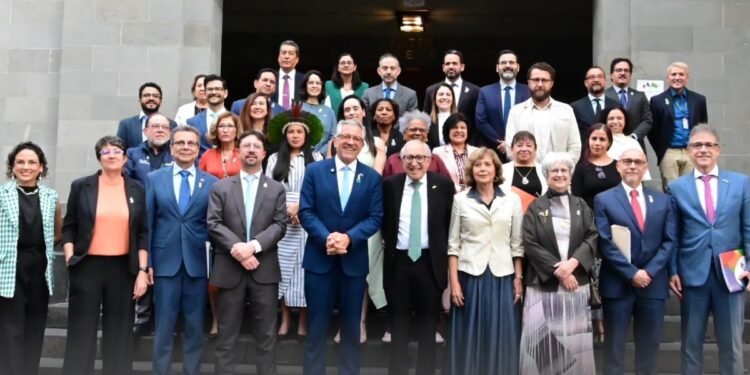 Nueva alianza México-Brasil pone la mira en medicamentos, atención universal e IA