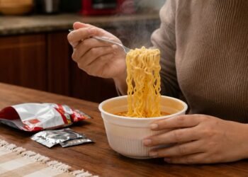 ¿Cuál tiene más grasa y sodio? Profeco revela qué contienen las sopas instantáneas