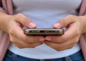 Alerta por violencia digital: usan imágenes de mujeres para ofrecer servicios sexuales falsos