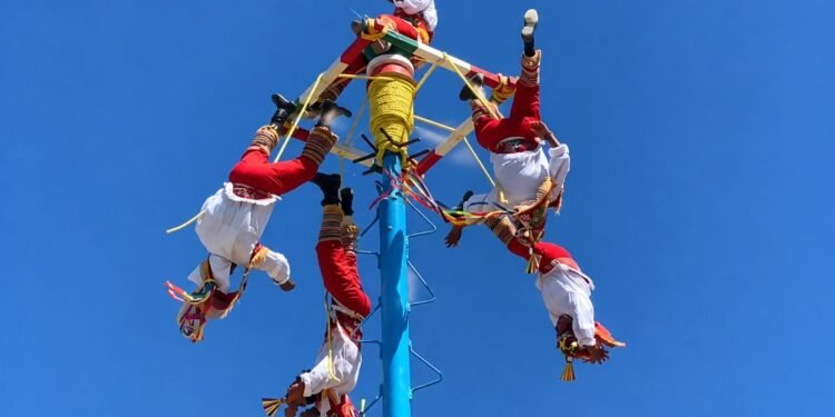 Tras meses de ausencia, preparan regreso de los Voladores de Papantla a Tulum