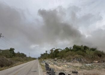 ¡Alarma en Felipe Carrillo Puerto! Incendio en basurero cubre el cielo de humo