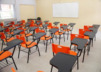 Huracán Polo amenaza con lluvias y oleaje; suspenden clases en estas regiones