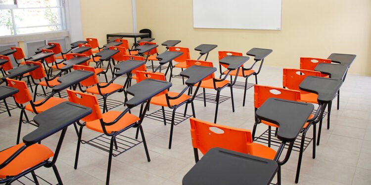 Huracán Polo amenaza con lluvias y oleaje; suspenden clases en estas regiones
