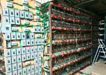 ¡No era una bodega cualquiera! Caen casi 300 equipos de una “mina” de criptomonedas