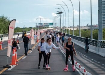 ¿Ya recorriste el Puente Nichupté? Más de 3 mil 500 personas se suman a la jornada