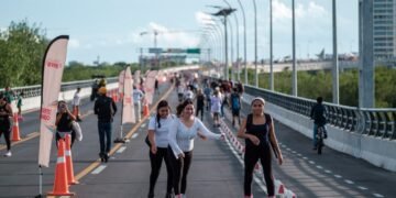 ¿Ya recorriste el Puente Nichupté? Más de 3 mil 500 personas se suman a la jornada