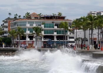 Simón baja a categoría 2: nueve puertos con restricciones y lluvias previstas en Quintana Roo