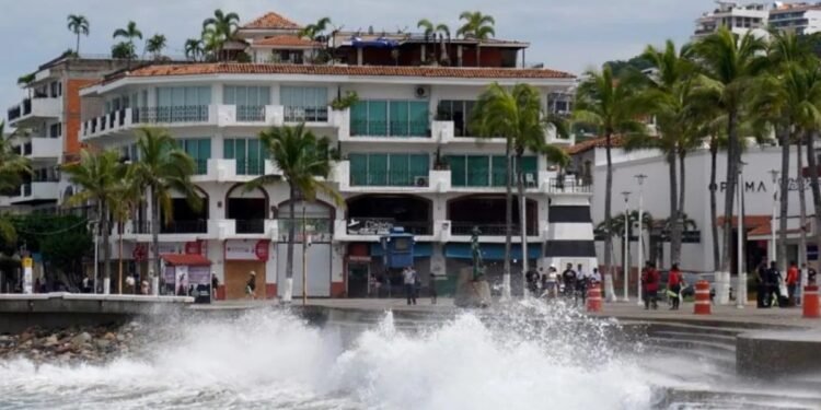 Simón baja a categoría 2: nueve puertos con restricciones y lluvias previstas en Quintana Roo