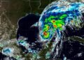 Huracán Isaías sube a categoría 2; alertan por caída de árboles e inundaciones en Quintana Roo